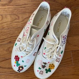 New/never worn Garden Goddess white decorated canvas tennis shoes/sneakers